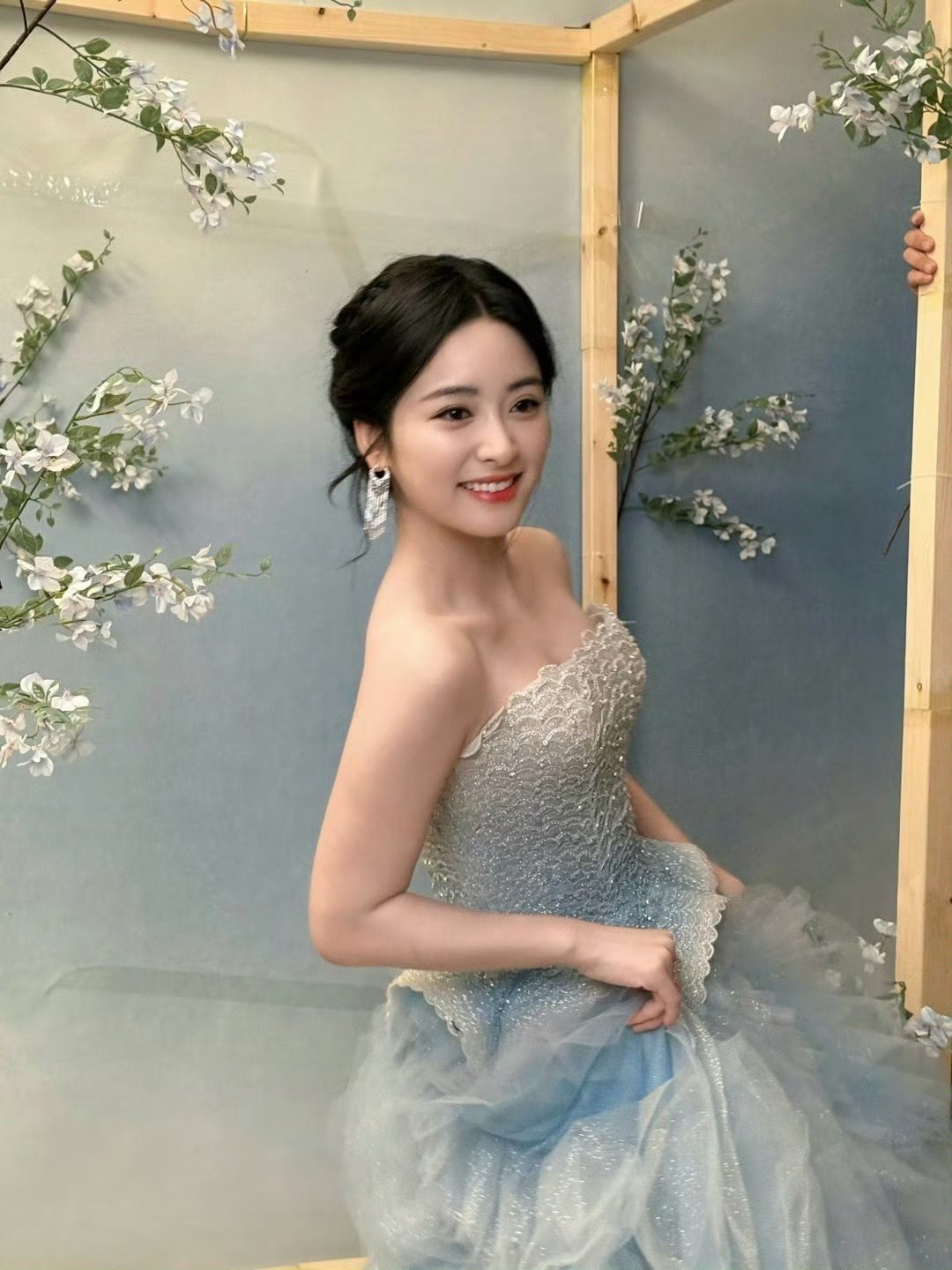 来自春系少女沈月的标志性微笑被沈月的微笑狠狠戳中，太治愈啦✨