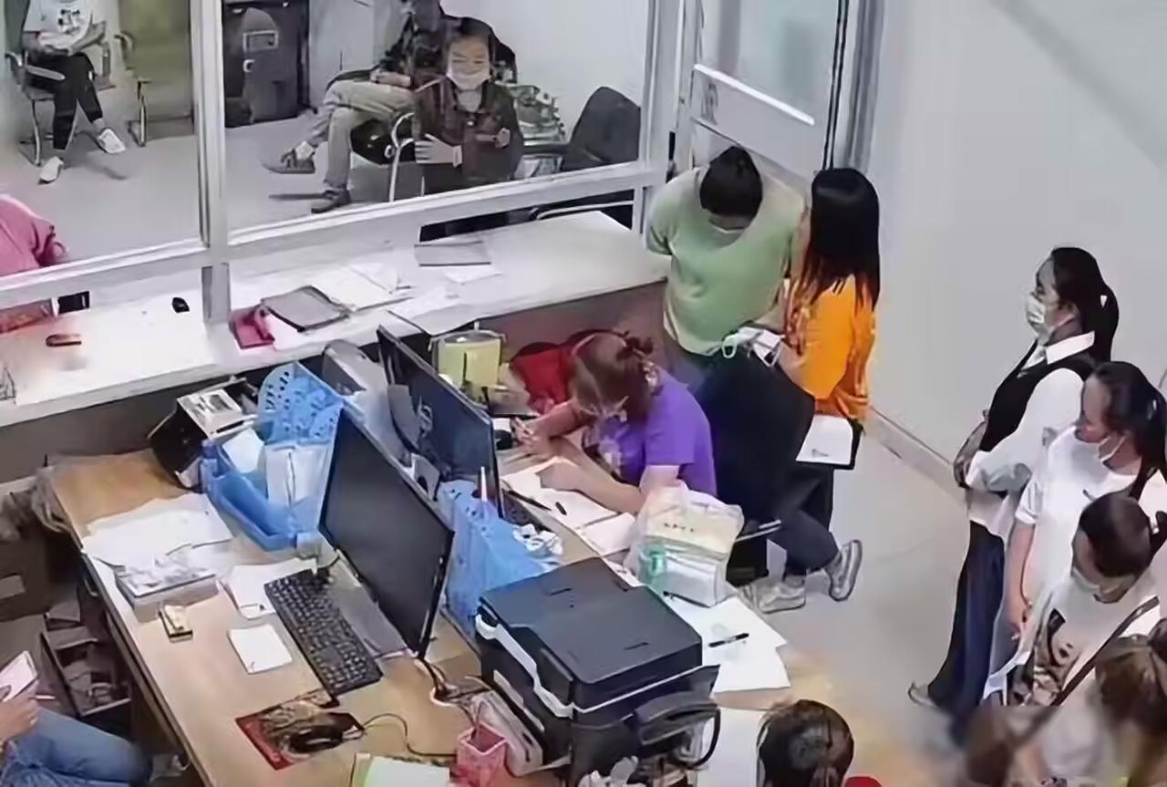 老板娘病倒，合伙人掌权，超市被掏空赵小娴在内蒙古开了家超市，生意一直挺好，2