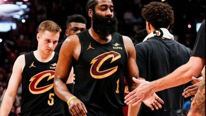 哈登欠缺攻坚欲望是骑士输球一大原因，天王山之战是证明自己的机会。骑...