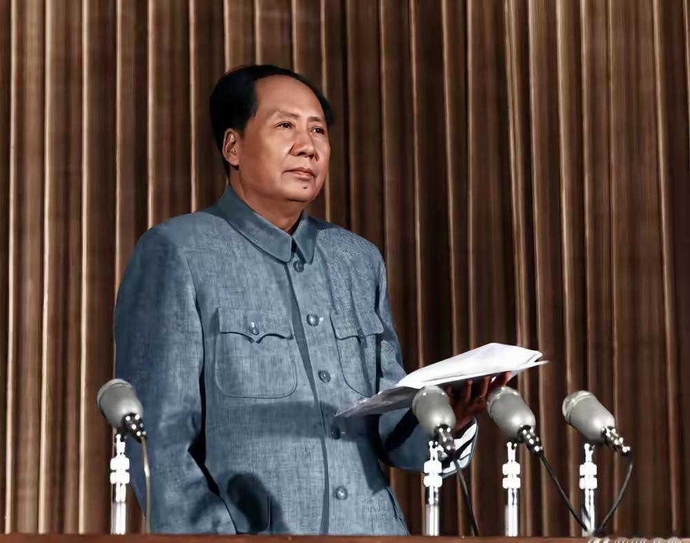 现在养个孩子、供个房子，感觉能把人压得喘不过气。可你知道吗？在咱们爷爷奶奶那辈，