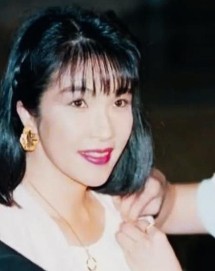 高市早苗年轻的时候和现在对比，是不是简直判若两人！年轻的时候，在他们那算不算美