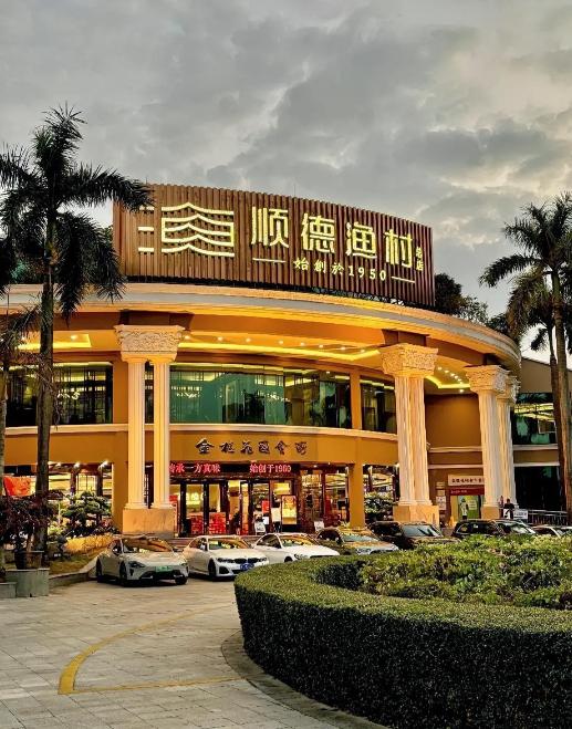 顺德渔村大酒楼的保安驱赶避雨母子这件事，你真以为错全在保安身上？根本不是。一线保
