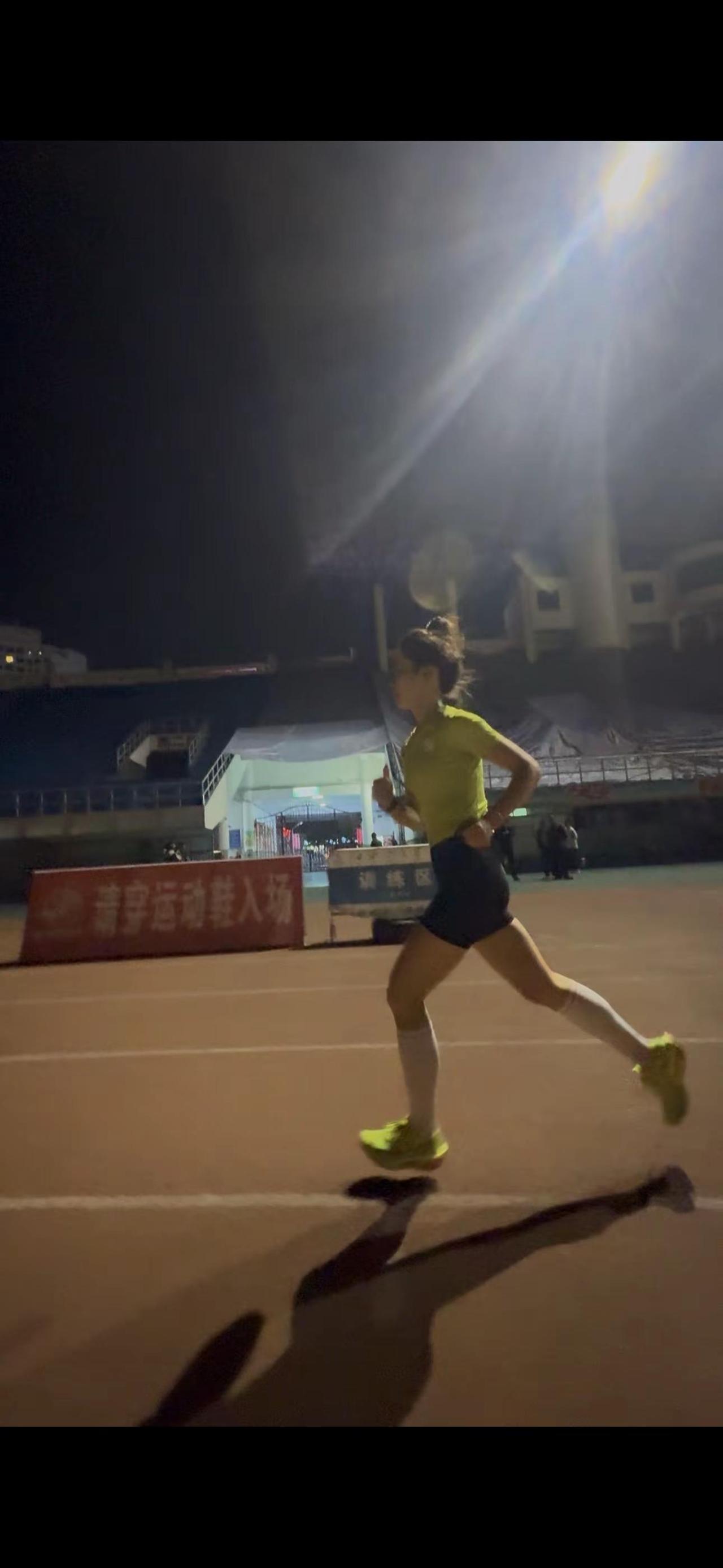 白天牛马下班跑马虽然才跑11公里但是对我来说可开心了✌️因为热爱所以坚持