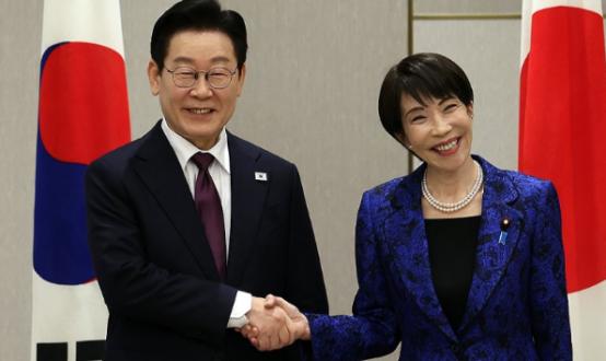 送走李在明后，高市早苗还没回味完这次日韩交流，她就被骂的“狗血淋头”。 佐藤