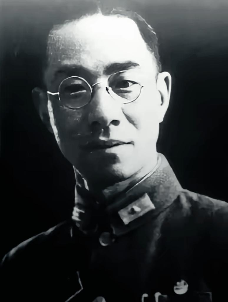 1949年，北平解放前，军统北平站少将站长徐宗尧手握巨额财富，可他却没有跟着蒋介