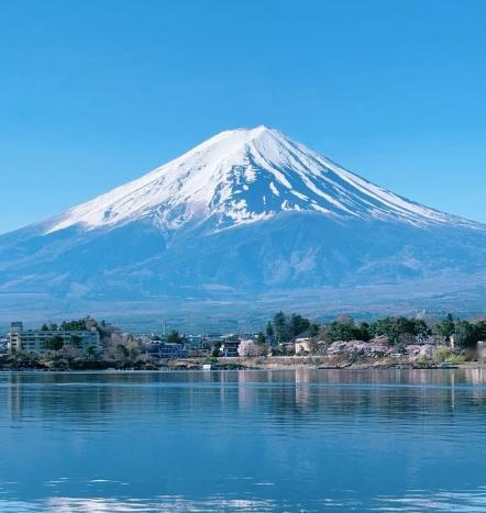 富士山临爆！300年能量堆积，日本雪上加霜。强震未平，火山又起！沉睡300年的富