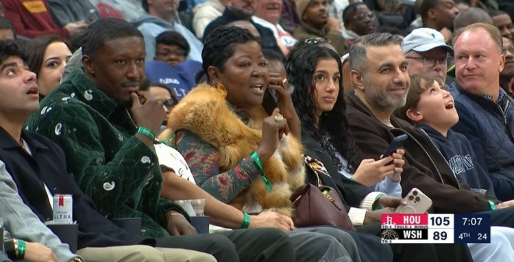 北京时间3月3日，今天火箭队战胜了华盛顿奇才队，而火箭队的超级巨星凯文杜兰特在3