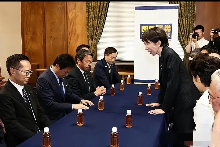 “这一次，终于戳中日本命根子了之前打了这么多牌，稀土、甚至经济反制，人家根本不