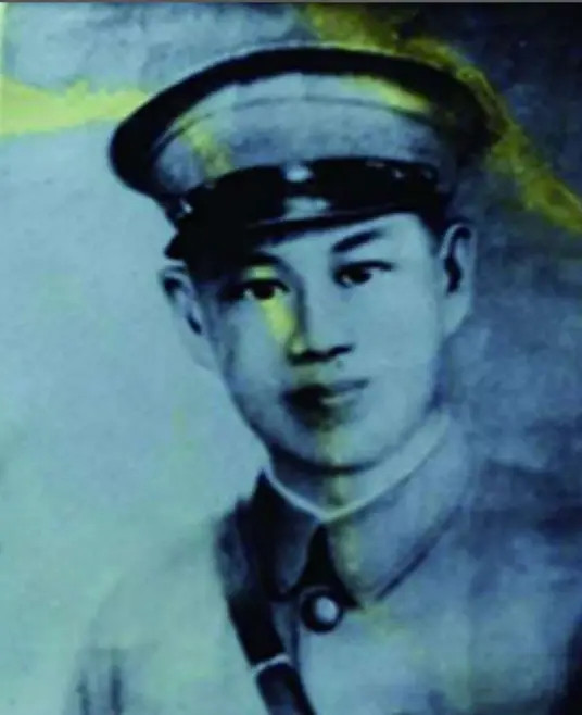 1928年，共产党员陈平山被捕，敌人三天两头审他，每次都用重刑，陈平山浑身血肉模