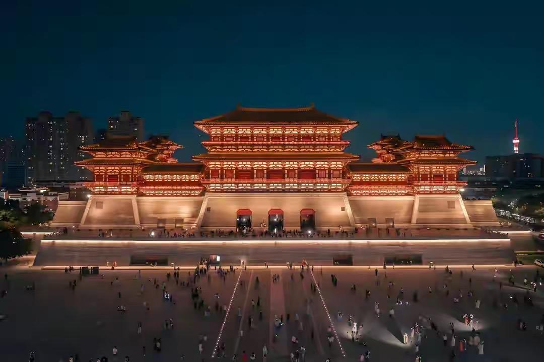 东汉近两百年间，洛阳始终是天下公认的正都，十几代人早已把“都洛”刻进了集体记忆里