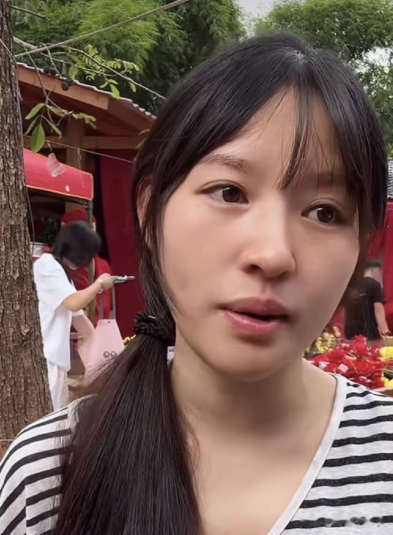 阿梓订婚后开始后悔了，太多网友吐槽找的老公面相不好，看她的眼神都是算计，看不到爱