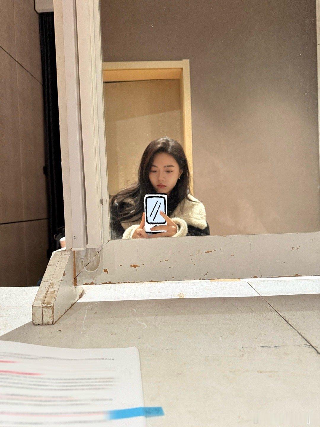 赵今麦西瓜自拍赵今麦这是犯规啊！一张自拍甜度严重超标，这治愈系笑容谁能扛得住？