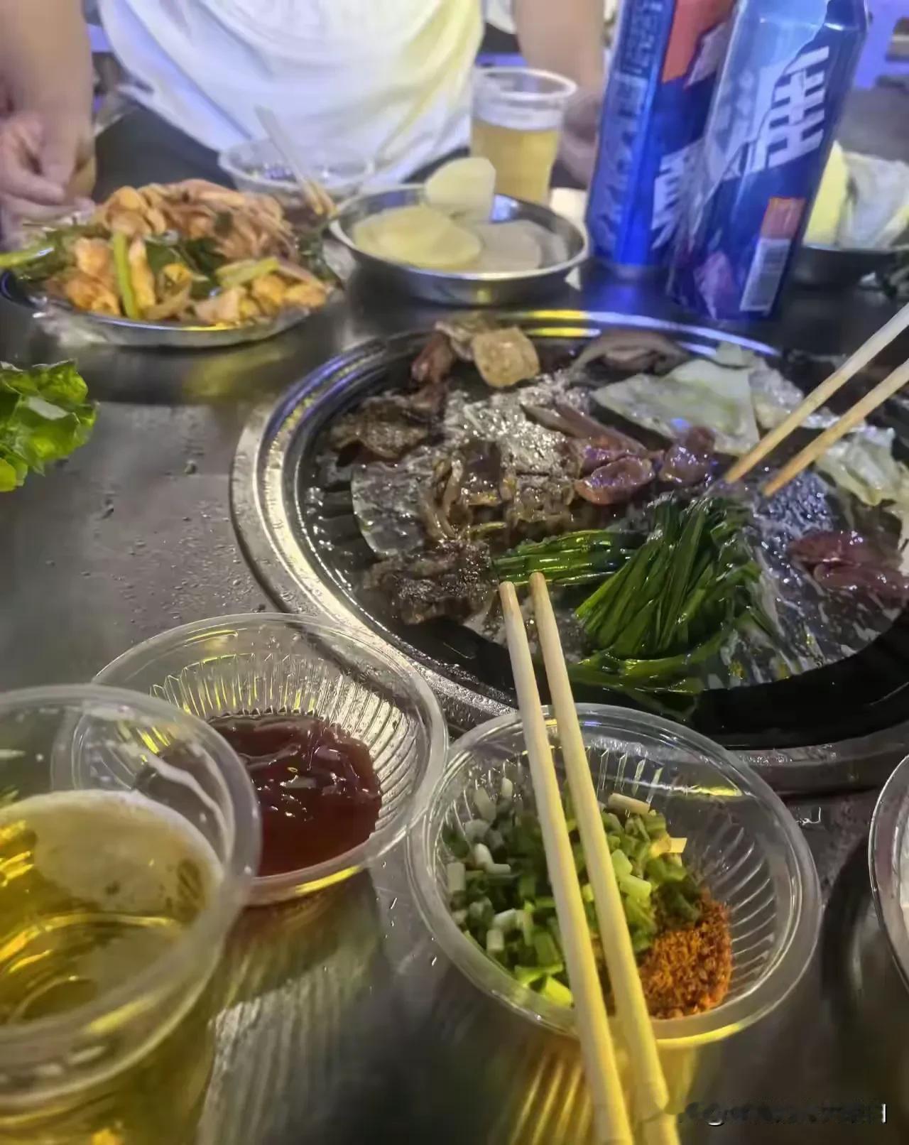 粗茶淡饭也成席，只因来的是故人。