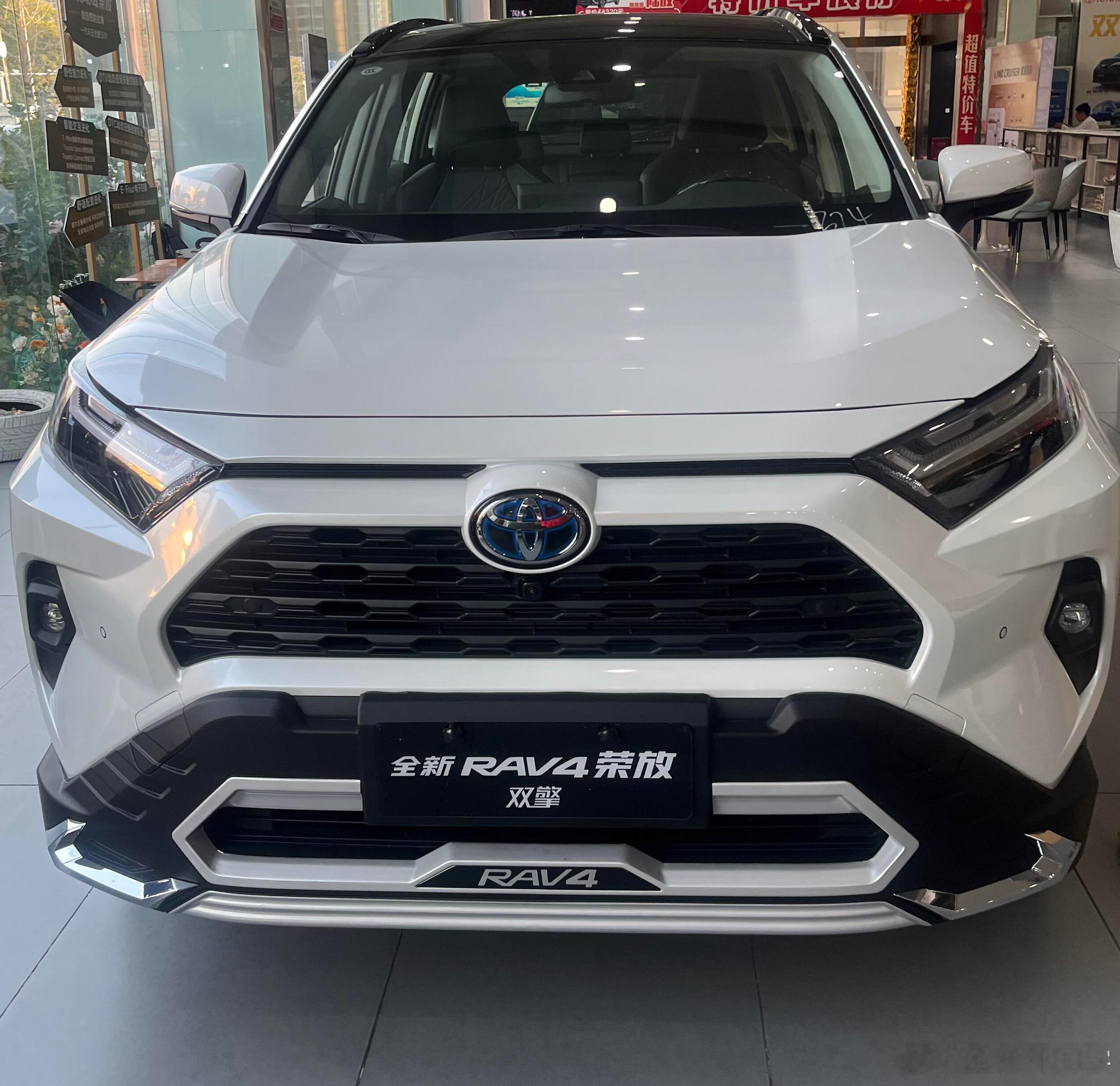 丰田RAV4荣放1.可靠性爆表，开不坏的丰田。RAV4的发动机、变速箱等核心部件