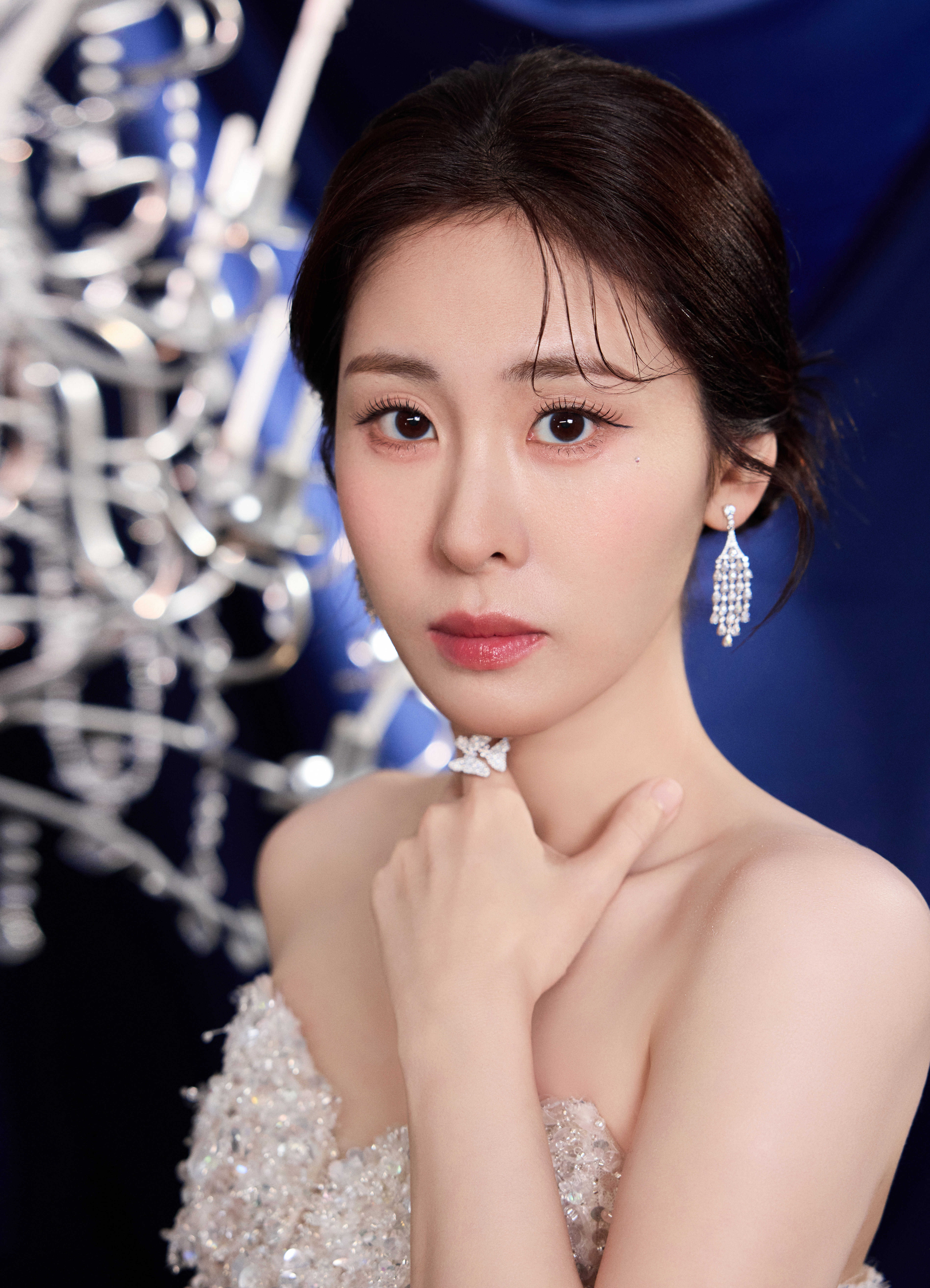 张碧晨裙间暗涌深海，发髻收藏碎芒张碧晨带着三部曲又来了​​​