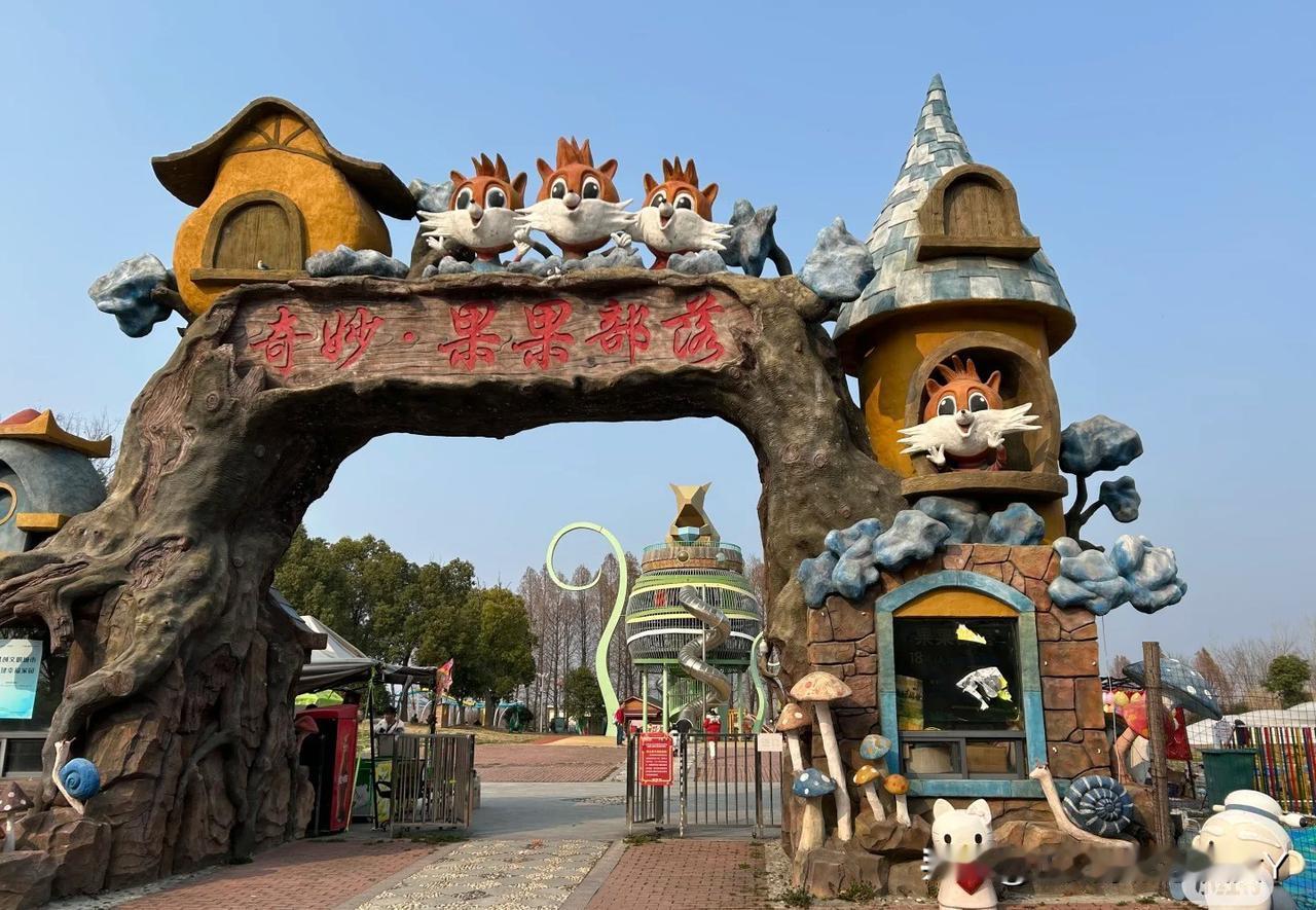 今天要给大家安利一个超梦幻的亲子游宝藏地——泰州秋雪湖童话森林公园！这里简直就是