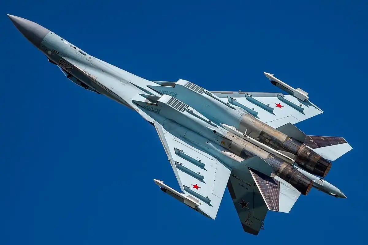 伊朗终于拿到新战机了！不是网上传的48架，是首批16架，其中12架已经停在伊朗的