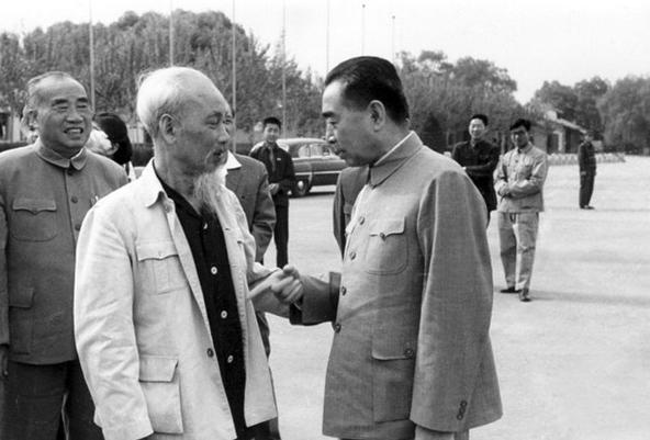 1969年，越南主席胡志明与世长辞消息传到中央，周总理亲自指示驻越大使千