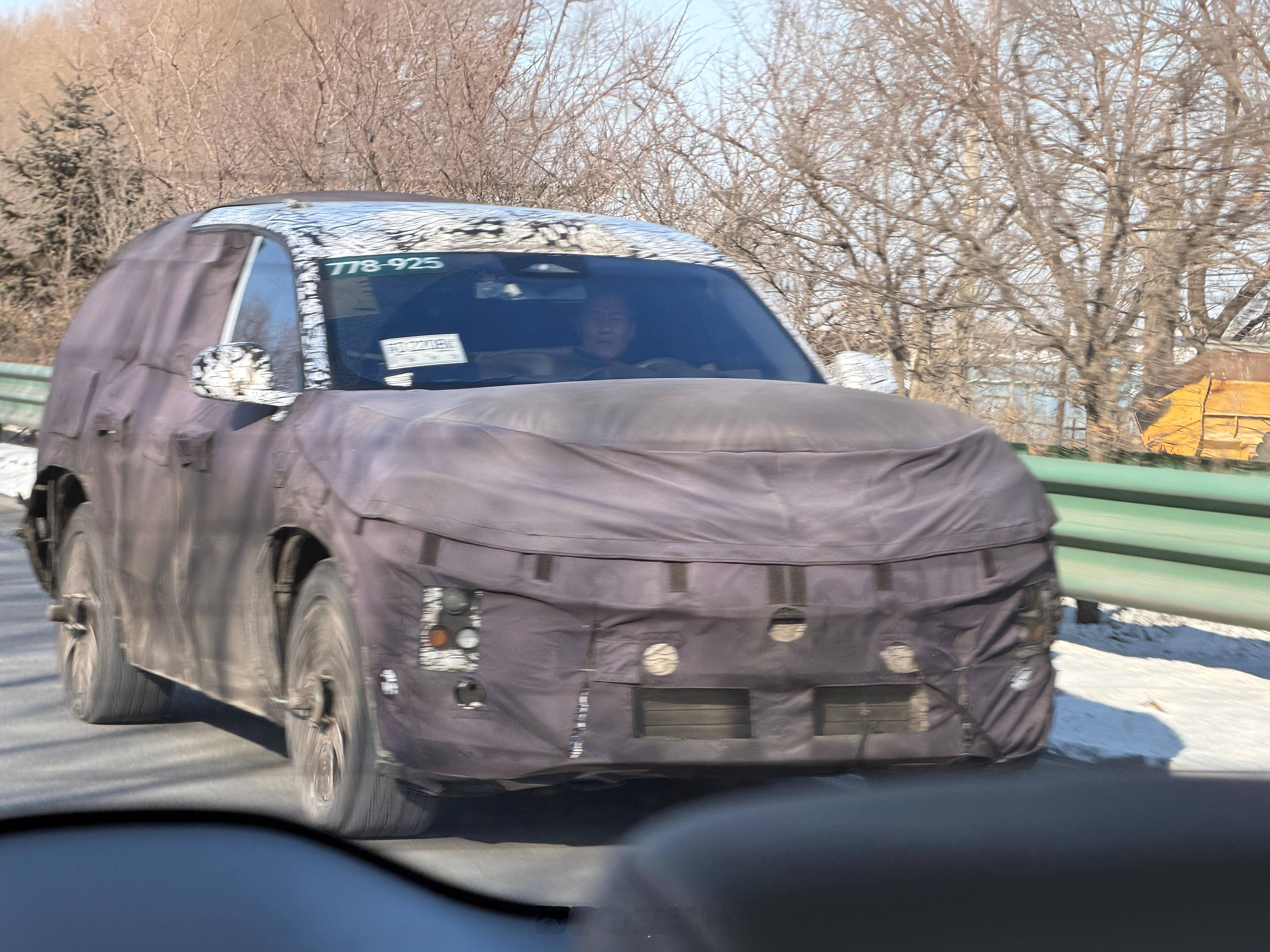 今天在哈尔滨遇到的伪装车，能认出来吗？