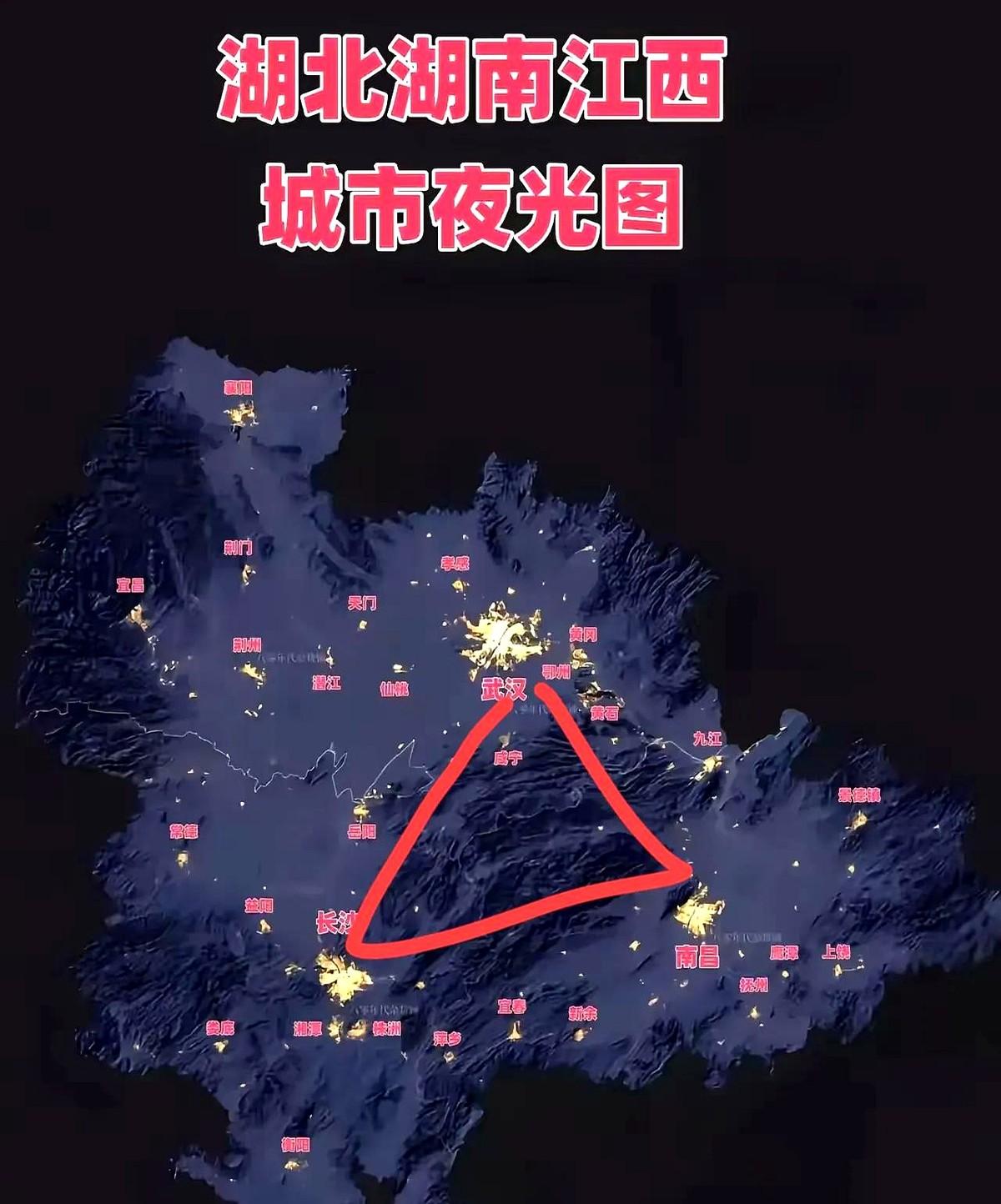 中部铁三角省会城市发展挺有意思的！武汉的规模接近南昌的两倍，周边的黄冈和它基本