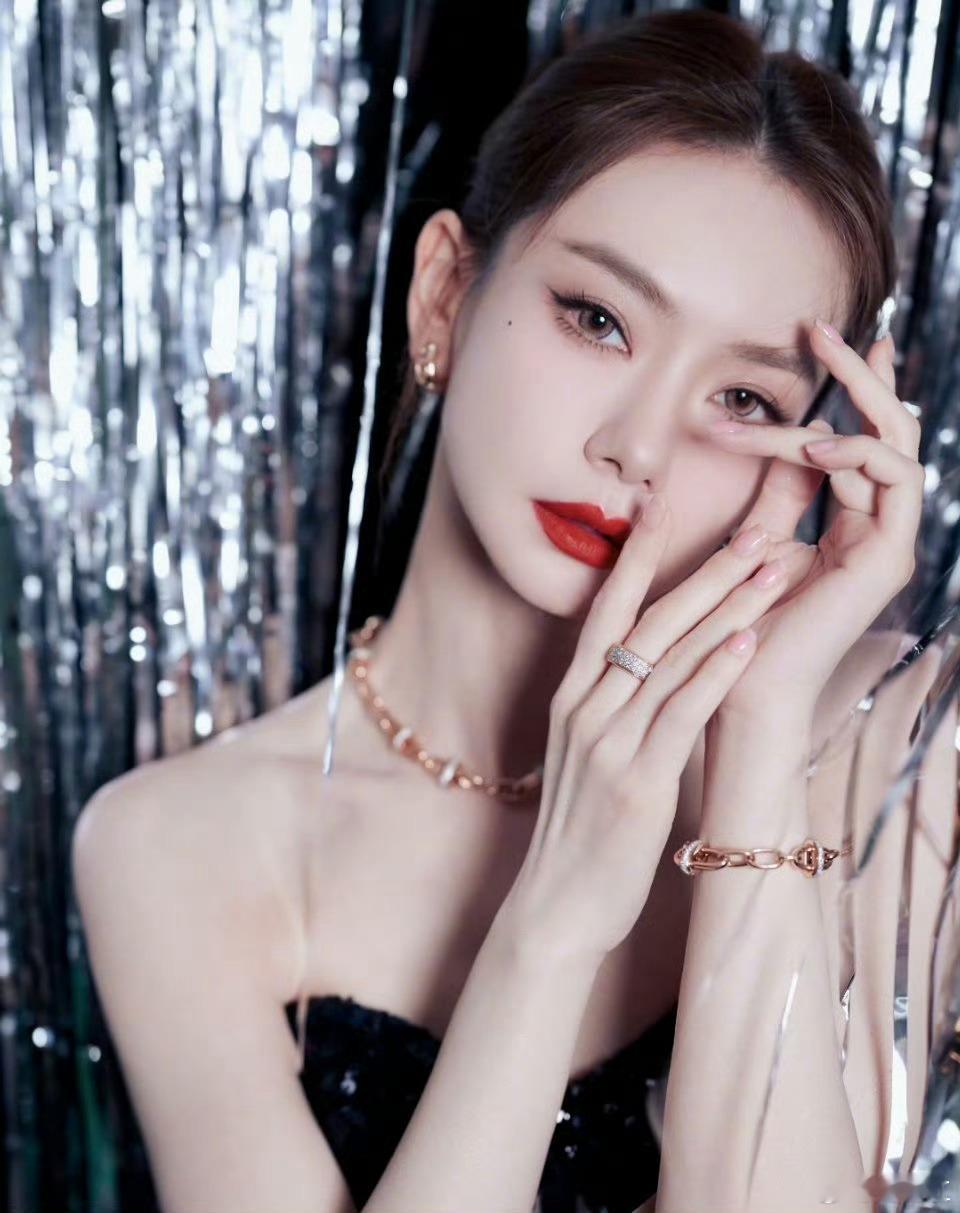 戚薇大方承认医美过度和一些明星形成鲜明对比​​​