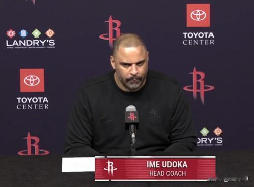 乌度卡也忍不了了！乌度卡谈申京：“申京能做的事情很多。”“但是现在他只想