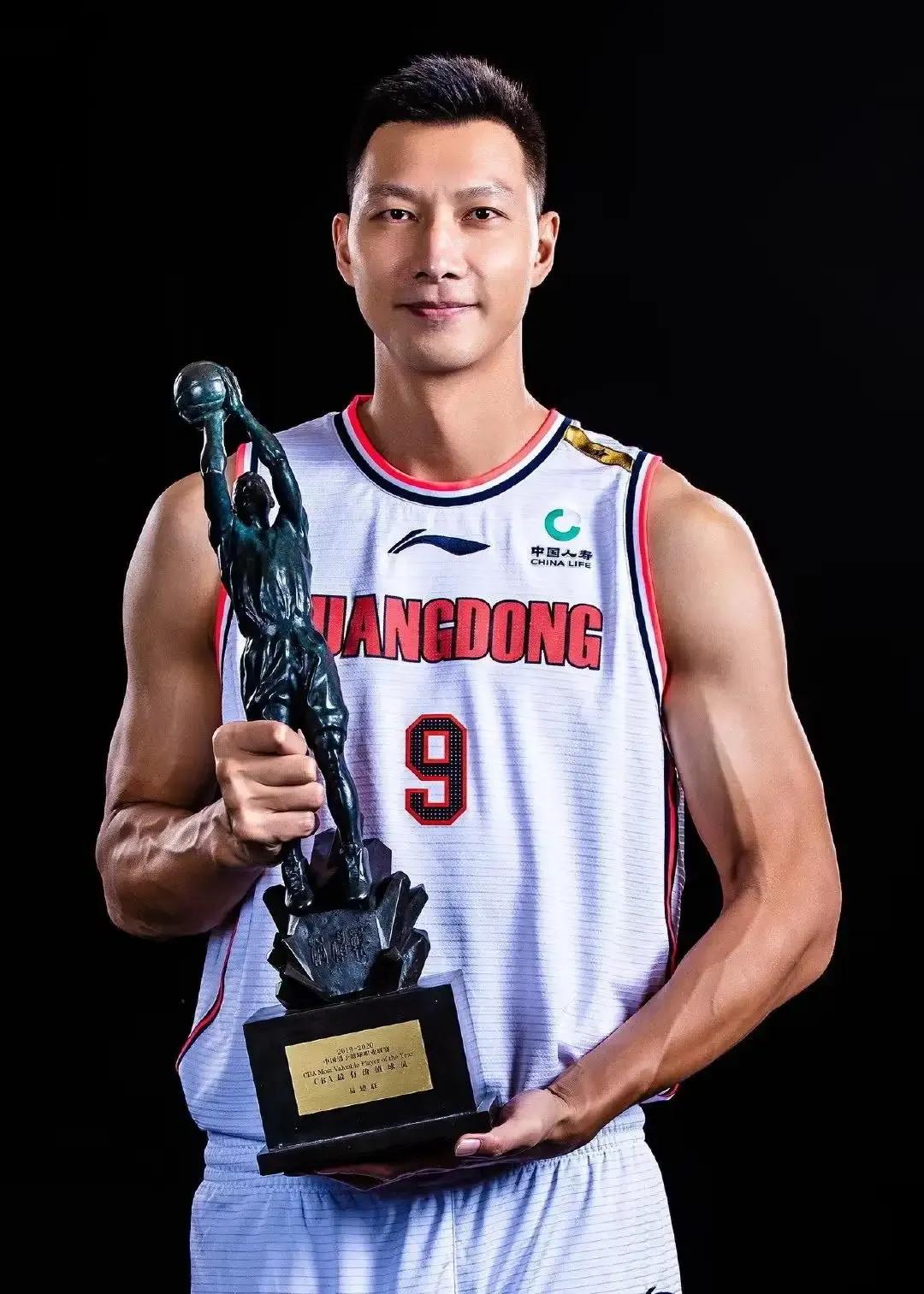 易建联早就实现财富自由！！1；耐克合同，估价8000万元；2；广东时期赚