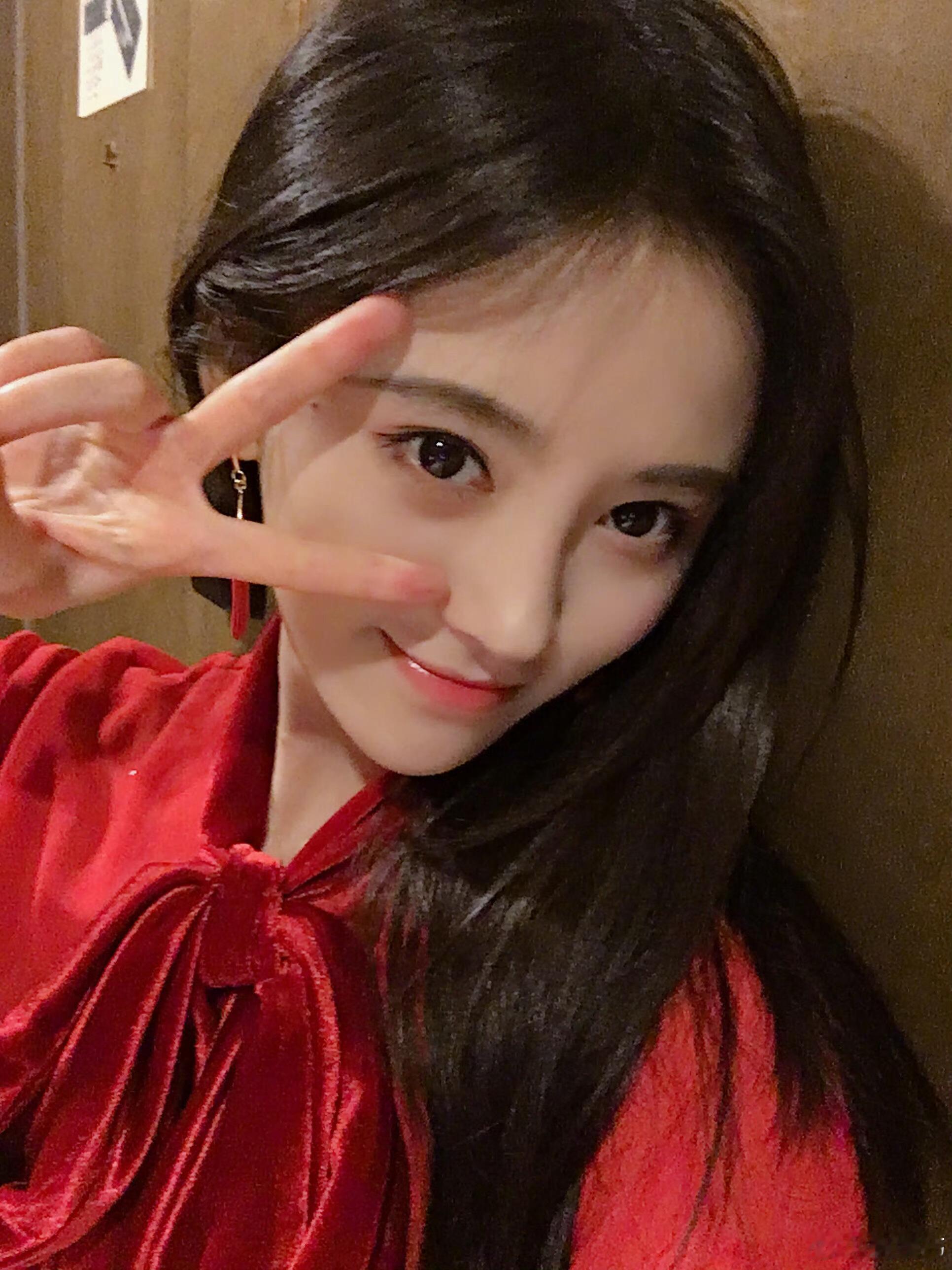鞠婧祎稀有图礼拿