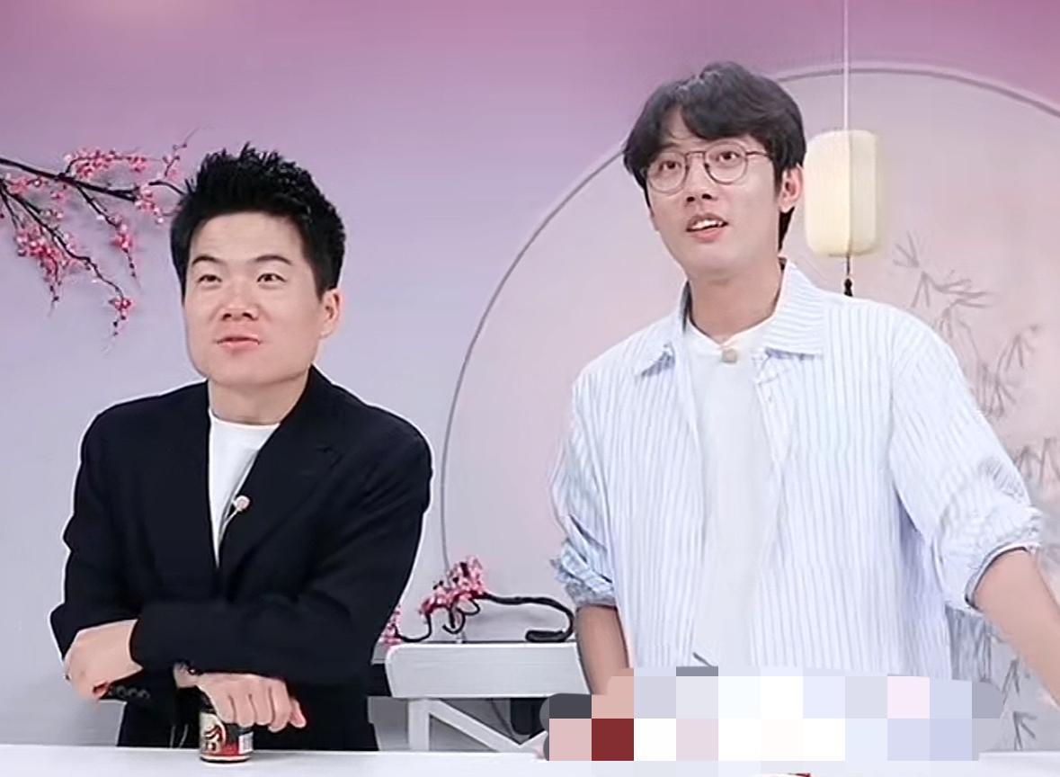 宇辉生气了，还是哄不好那种，还得是鹏鹏，三言两语把宇辉哄开心了。刚刚宇辉和鹏鹏交