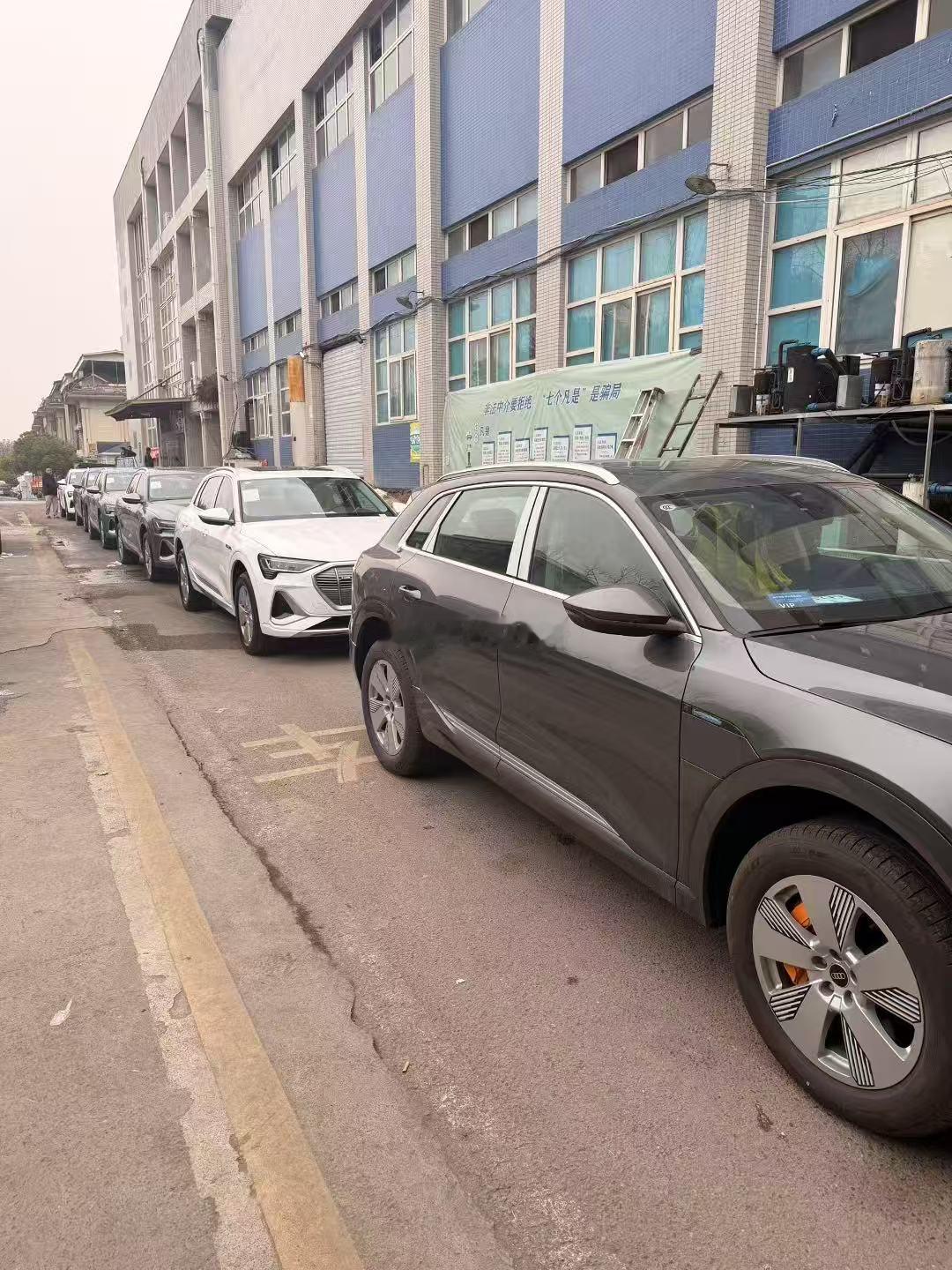 奥迪e-tron这批车现在全部4折开卖了，20多点的价格，不知道质保怎么样。