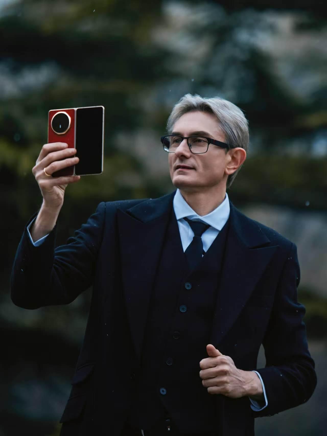 友商还真能坐的住！荣耀已经彻底失控了荣耀是真的会整活！这组图直接把折叠屏行业的