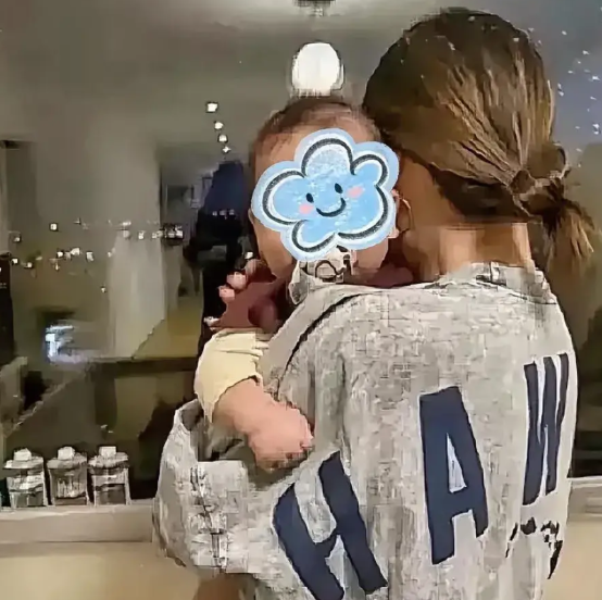 丈夫疑心起，非要给娃做亲子鉴定！老婆一口回绝，火冒三丈：离婚吧！丈夫正在气头上，
