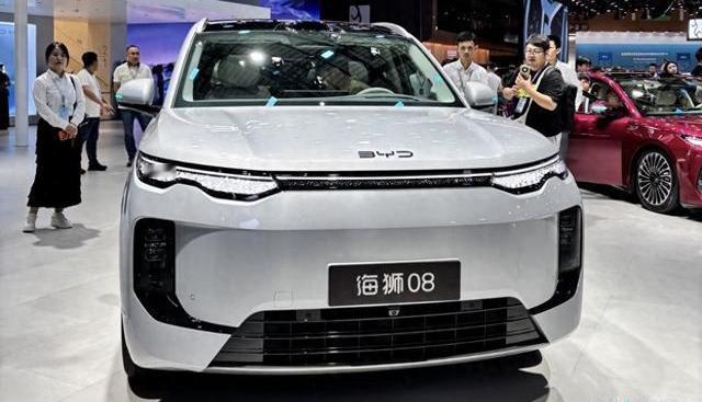 在国内买车可以闭眼入的五大车企第一名：比亚迪第二名：吉利汽车第三名：五菱汽
