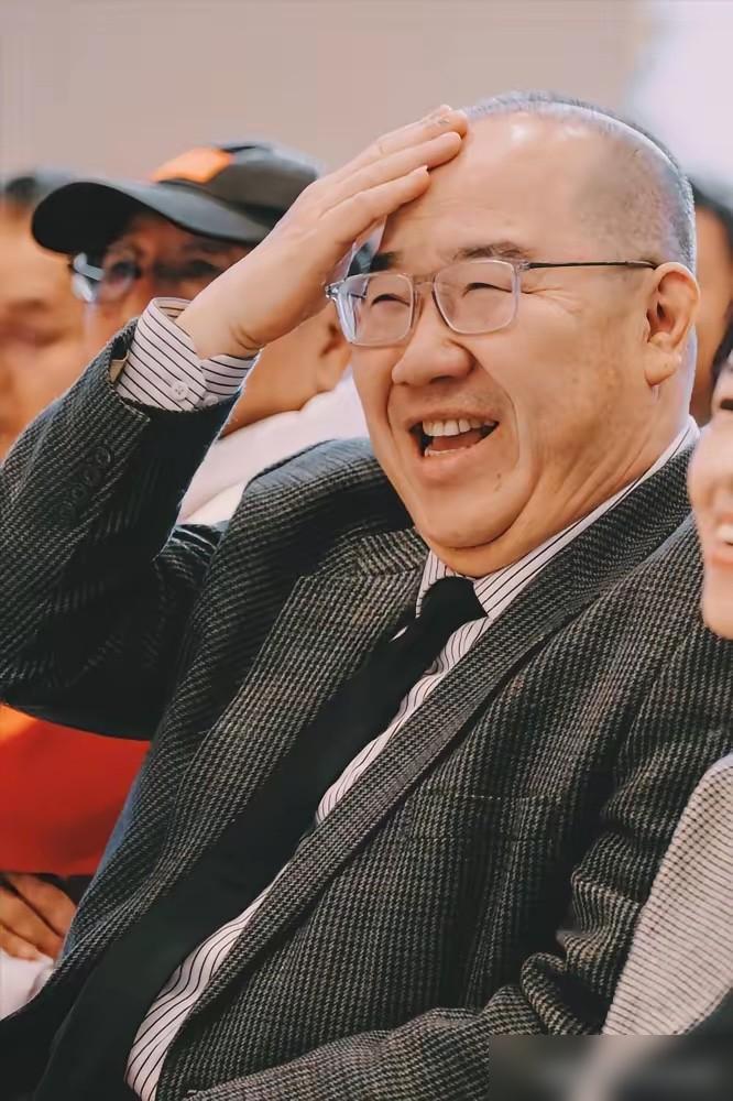 我想到过英达几次三番拒绝年幼的巴图，缺席巴图所有的成长是白莲花妻子梁欢的主意，但