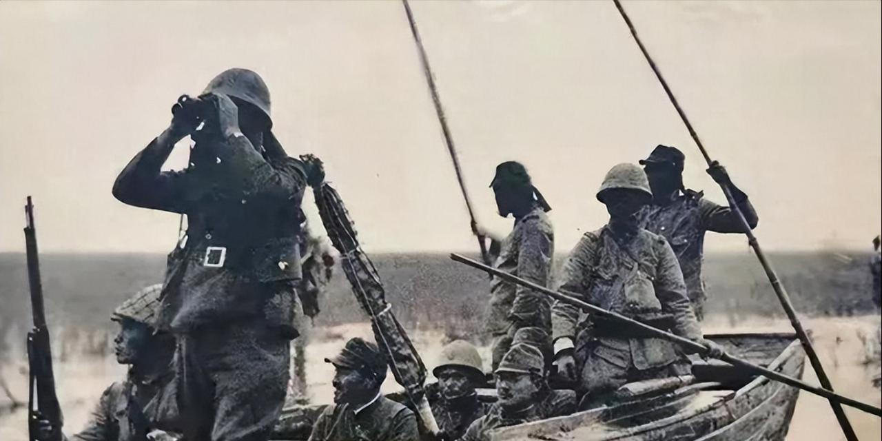 1944年，游击队因叛徒告密，躲进芦苇荡里啃了一个月芦苇，一个月后瘦得皮包骨头的