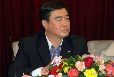 阎世铎：2004年，男足世界杯冲击失利，让所有人倍感遗憾。这也再次警醒我们，中国