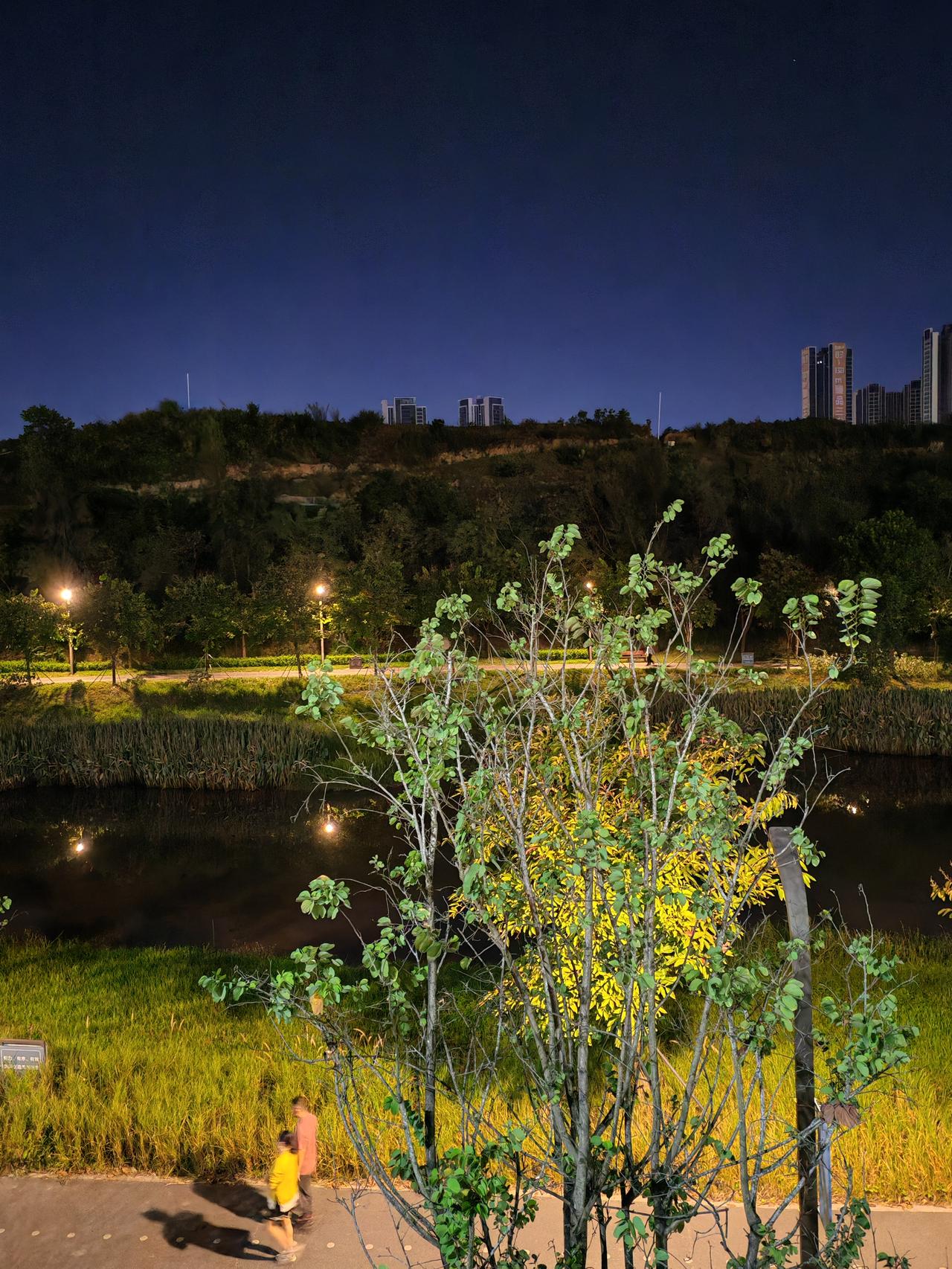 农村老人干农活干到多少岁数?农村老人干农活会干到干不动了为止！他们想减轻儿女的