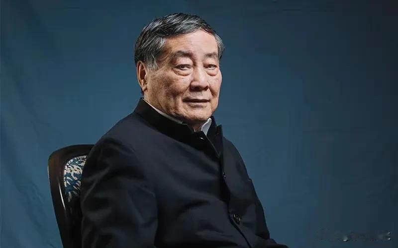 娃哈哈是我国所有经历集体企业股份制改革后成长起来的私营企业的浓缩，不仅其发家历程