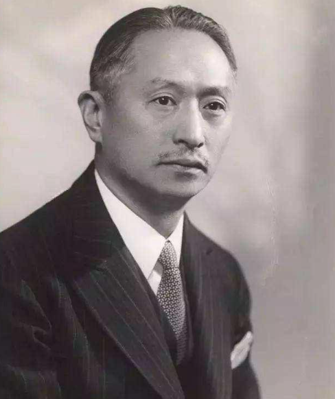 1919年的巴黎和会上，日本的代表当着各国代表的面，指责中国代表偷了他的金表，并