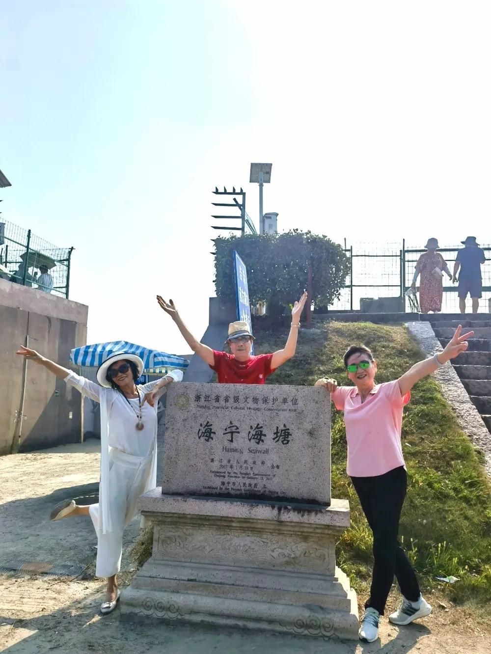 昨晚听到一个爆炸性消息：一个熟人，体制内，51岁，这两年跟老婆离婚了，迅速跟一个