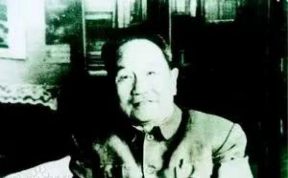 1925年1月的一天，担任山东孔府孔子第77代孙孔德成英文教师的吴伯箫，忽然接到