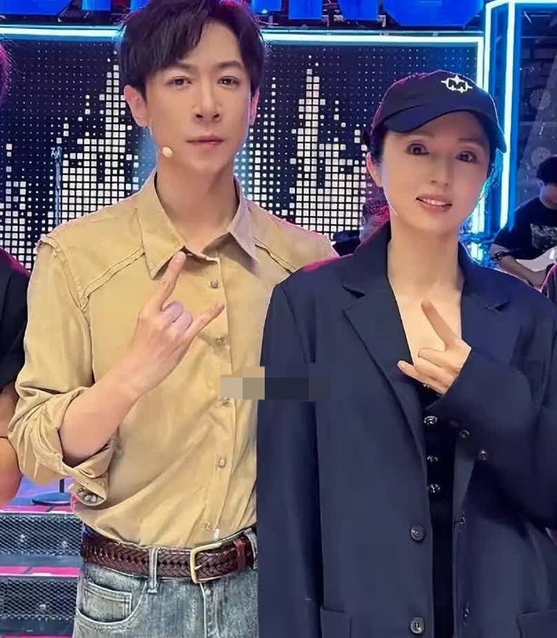 一个坏消息，一个好消息坏消息是张维依这么多很喜欢董璇好消息是：张维依居然