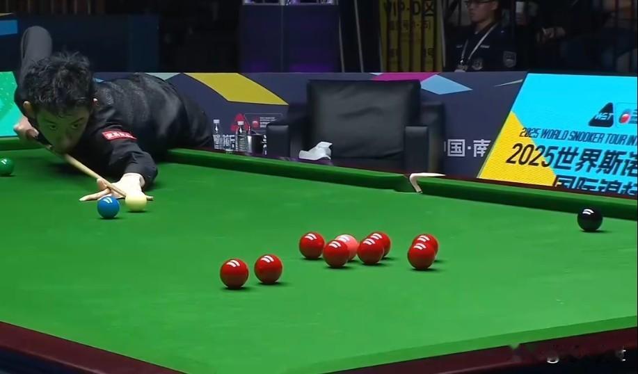 泰然自若！吴宜泽火力压制惊呆巫师。2025斯诺克国锦赛决赛，约翰•希金斯vs吴