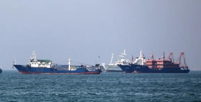 英媒：伊朗懵了，一夜之间10艘船，都改成了“中国身份” 最近，英媒报道了一件