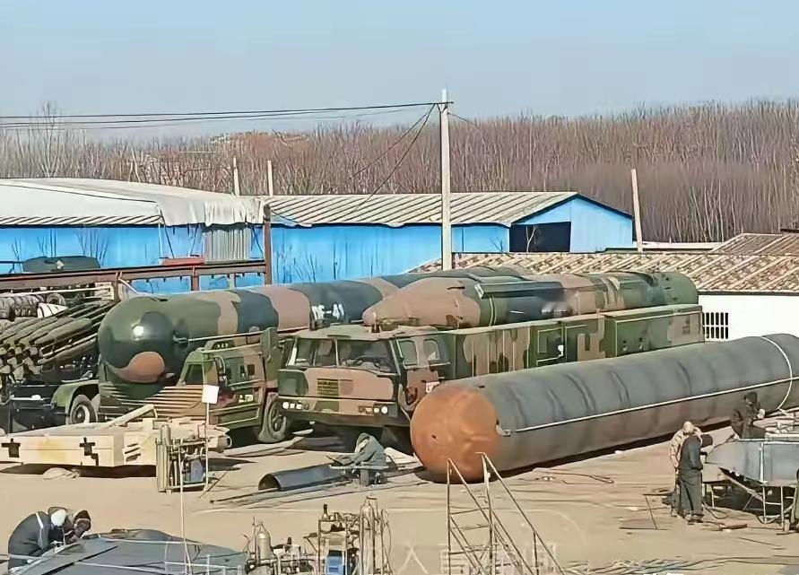 东风-41震撼揭秘：美国人眼中的'铁皮模型'竟是东方大国的硬核利器！