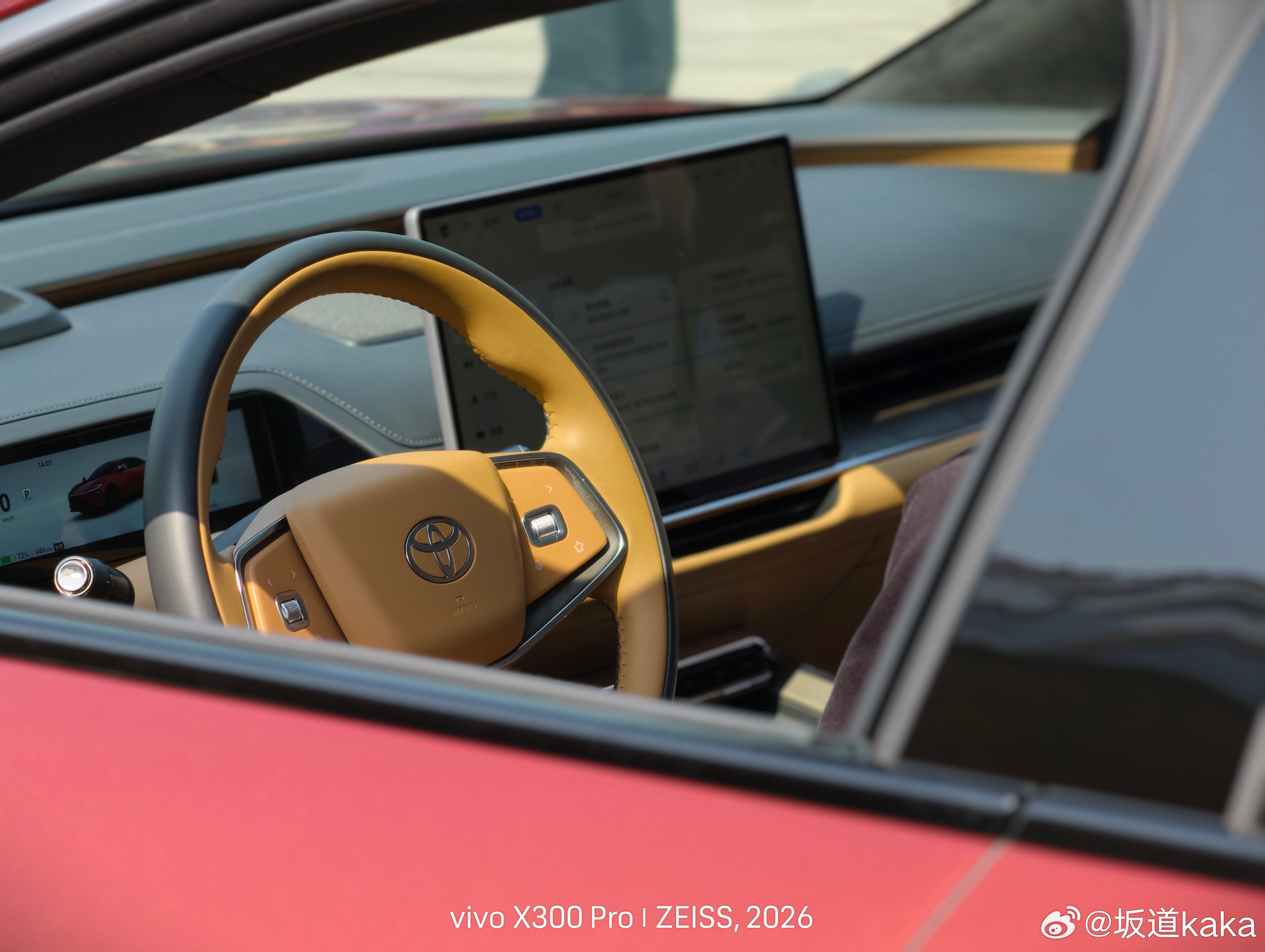 我都不敢想丹霞红的广汽丰田铂智7以后有多烂大街。在一堆颜色里面，这个颜色的质感可