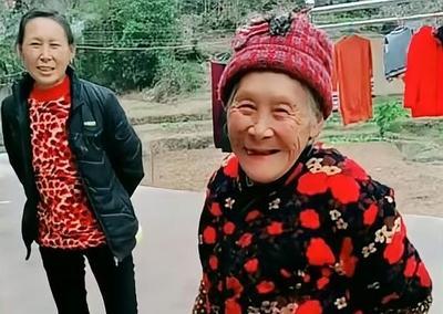 泪目！九旬老人两孩子相继离世，全村人联手隐瞒2年，一句“我想你”看哭全网九