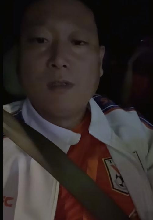 山东泰山知名球迷牛刚显然是被气到了，被青岛海牛逼平的结果让他很不满意。他表示，接
