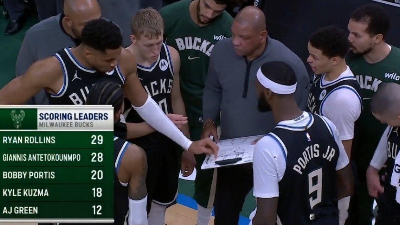 字母哥昨日自己画绝杀战术的视频在全网爆火😂小凯文-波特赛后表示:“当时老里正