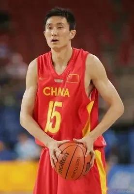 杜锋下一个目标是广东宏远第12冠吗？从打篮球，到教篮球，再到管篮球，杜锋的能力